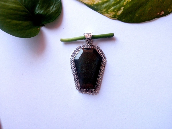 Meera Jewels Stone Pandents - Allports, Labradorite