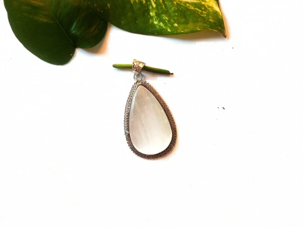 Meera Jewels Stone Pandents - Allports, Selenite
