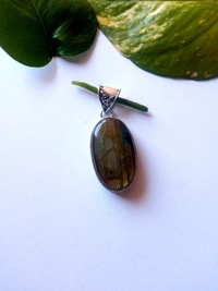 Meera Jewels Premium Pandents - Blue Bayoux, Labradorite with Metal Carving