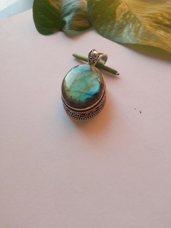 Meera Jewels Premium Pandents - Blue Bayoux, Labradorite with Metal Carving