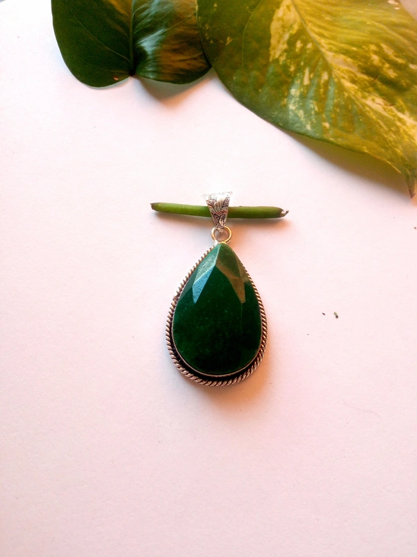 Meera Jewels Premium Pandents - Blue Bayoux, Feceted Green Zed