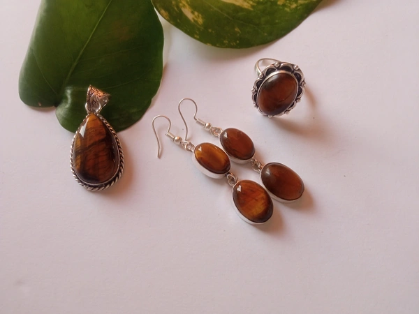 Meera Jewels Earring + Ring + Pandent + Bracelet (Rose Quartz)  - Adjustable, Tiger eye