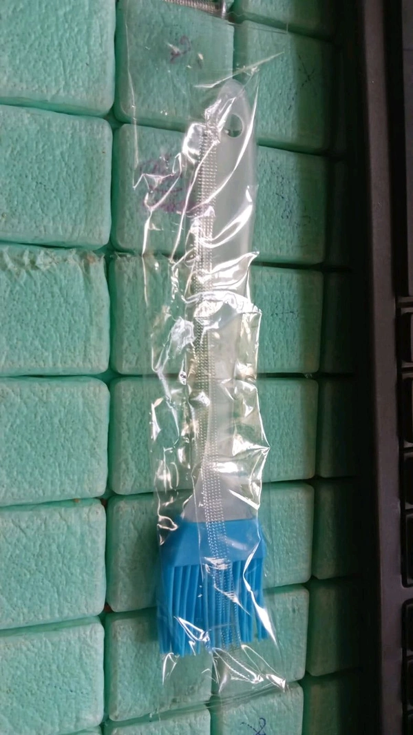 Oil Brush Silicone Spatula And Pastry Brush Special Brush For Kitchen Use ( 1 Piece) 