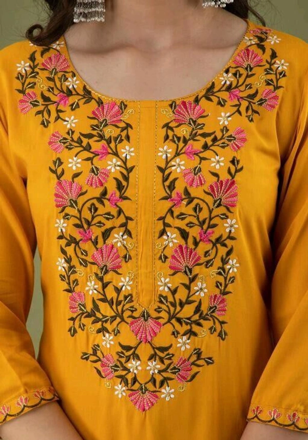 Embroidery Kurta Set - M