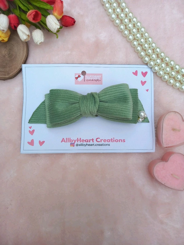 CORDUROY LOVE FISH TAIL BOW - PISTA GREEN