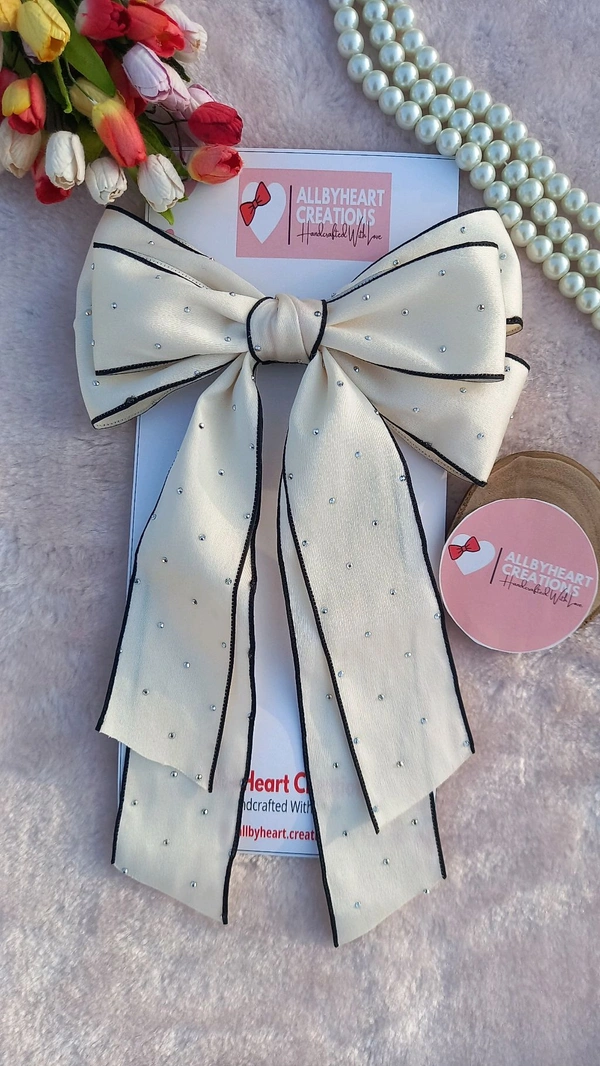 DAZZLING DIVA BOW  - PEARL WHITE