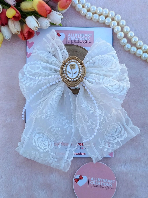 VICTORIA SECRET MID TAIL BOW - White Rose Charm
