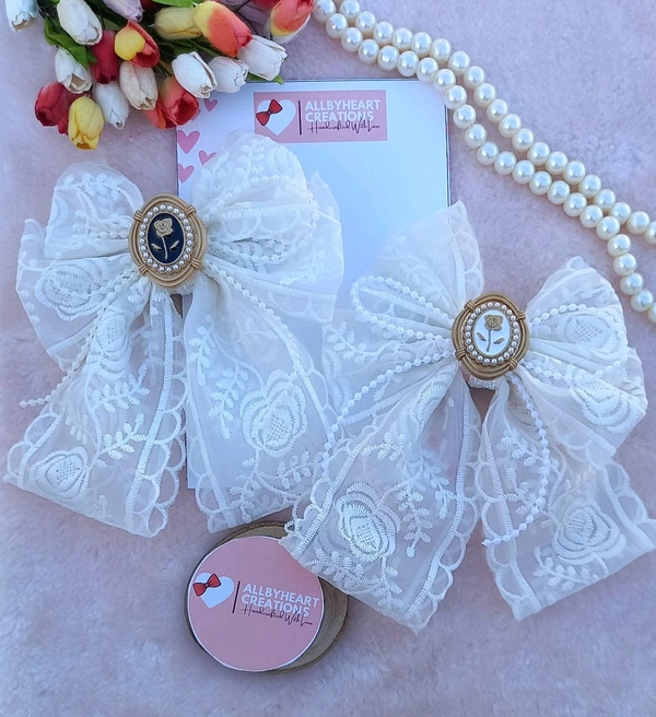 VICTORIA SECRET MID TAIL BOW - White Rose Charm