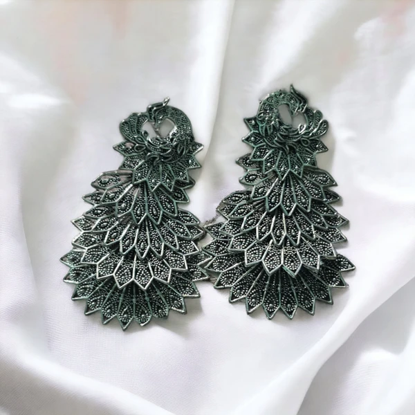 5 Layer Morr Earring For Girls and Women. (Green Color) Earrings & StudsBase Metal : AlloyPlating : Brass PlatedSizing : AdjustableStone Type : Artificial StonesType : JhumkhasNet Quantity (N) : 15 Layer Morr Earring For Girls and Women.Country of Origin : India - Gray