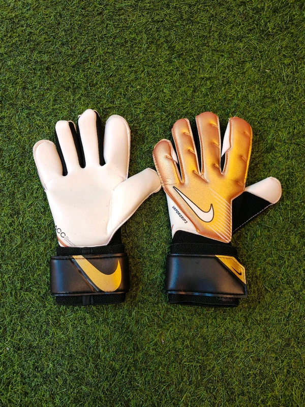 Match Gloves Gold Colour - 8