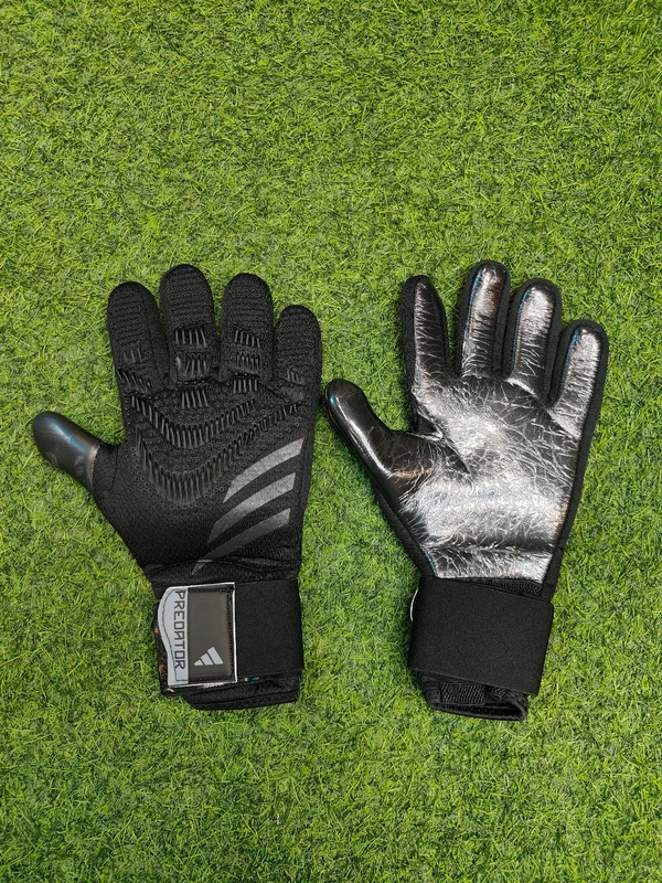 Predator Black Colour Gloves - 8