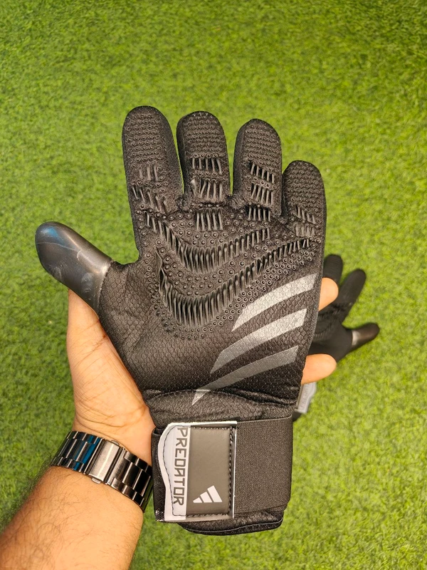 Predator Black Colour Gloves - 8