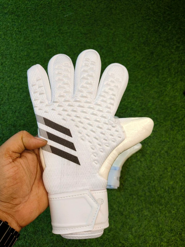 Predator White Colour Match Gloves - 8