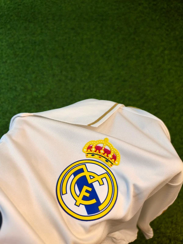 Retro Real Madrid 2011-12 Home Bwin Jersey - S