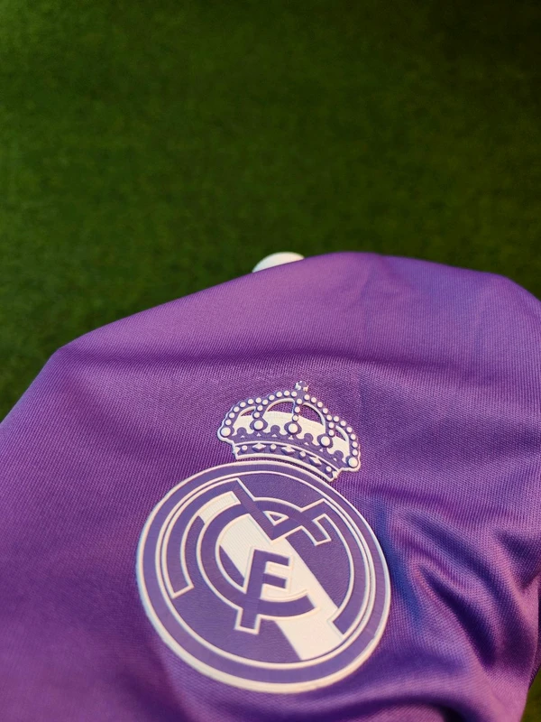 Retro Real Madrid 16/17 Away Jersey - XXL