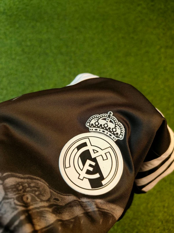 Retro Real Madrid 14/15 Black Dragon Kit - S