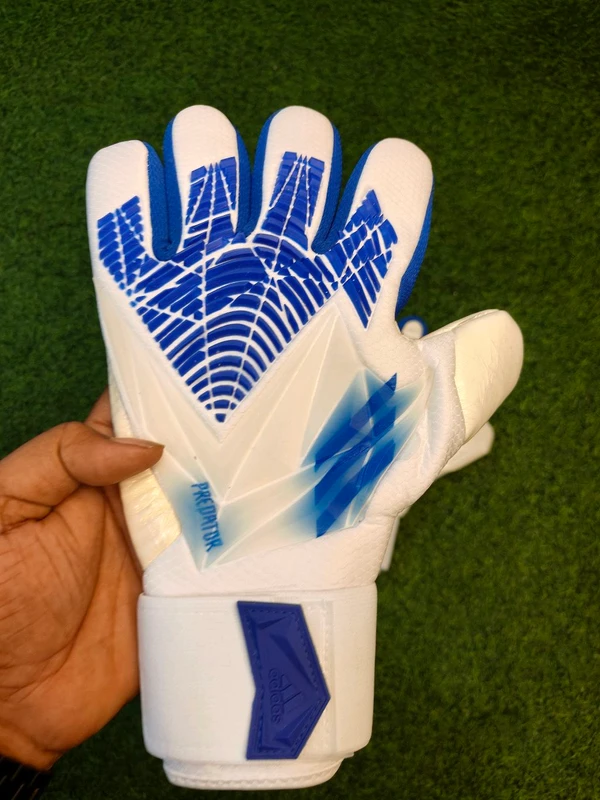 Predator White Colour Premium Match Gloves - 8