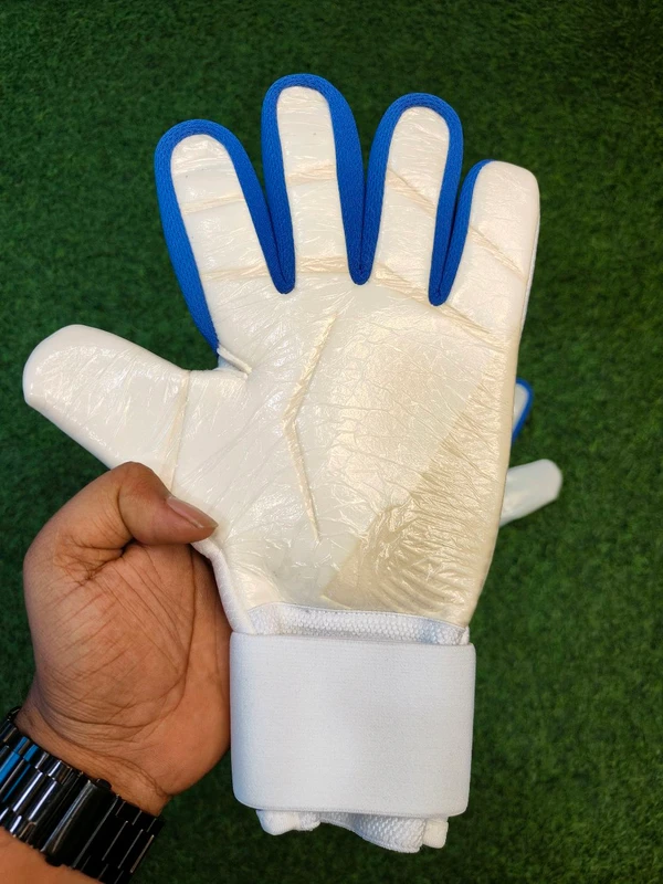 Predator White Colour Premium Match Gloves - 8