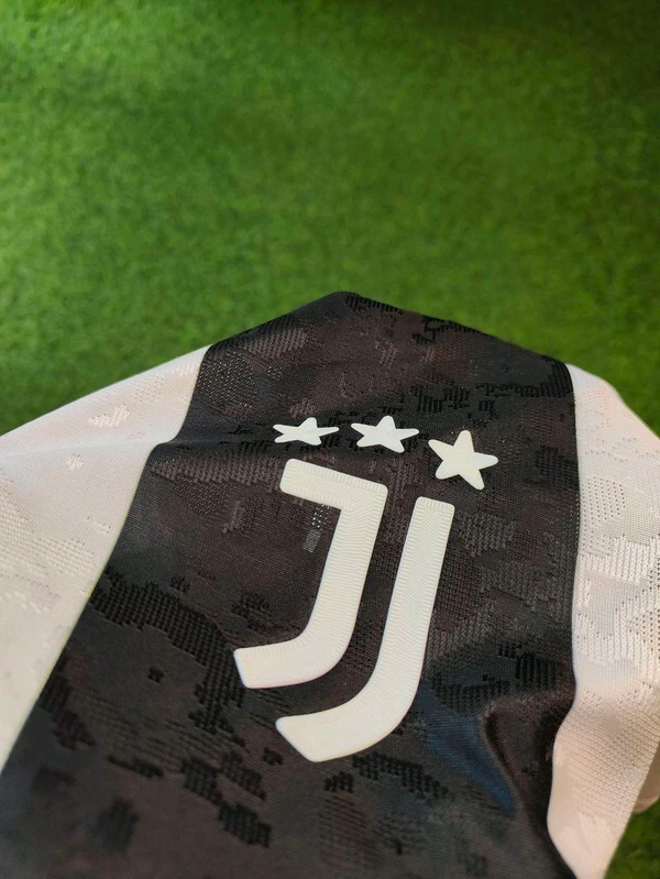 Juventus 24/ 25 Player Edition Home Kit - S