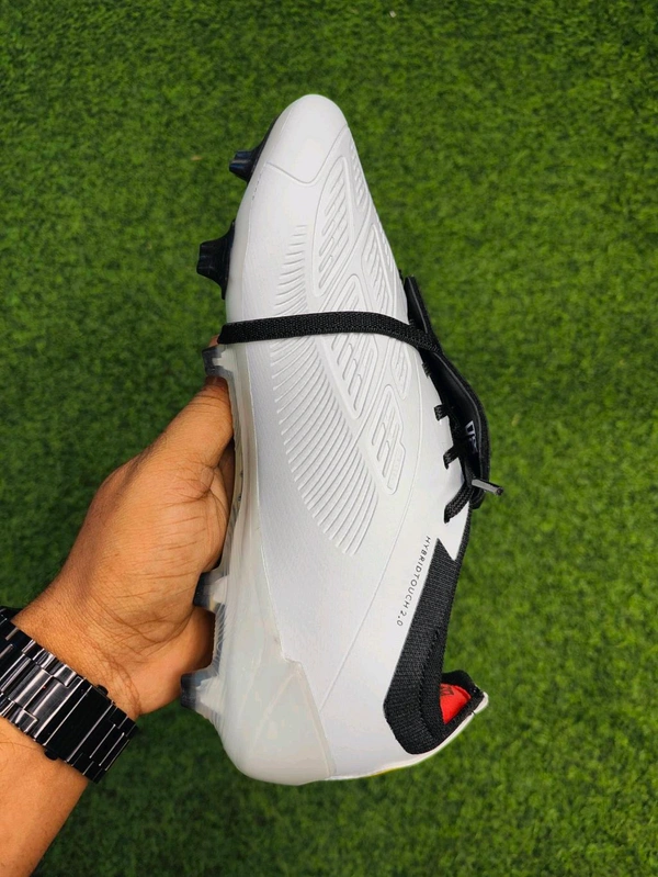 Predator White And Black Colour Foldover Tranning Boot - 7.5