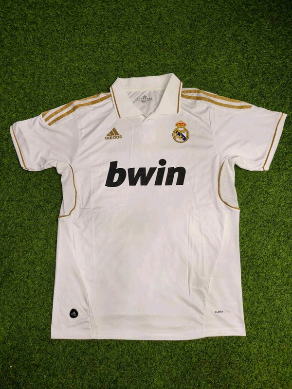Retro Madrid 2011-12 Home Half Sleeve - XL