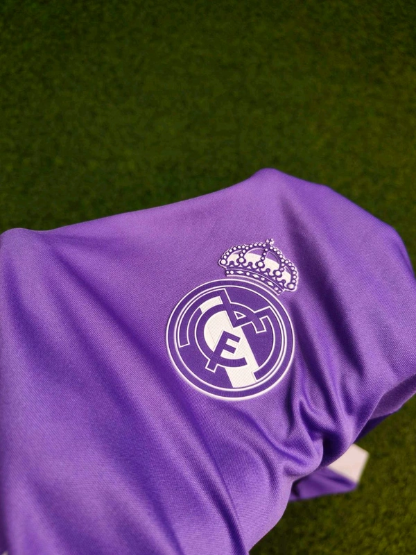 Retro Madrid 2016-17 Away Full Sleeve - S