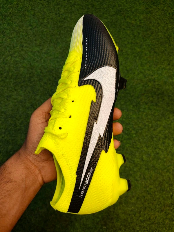 Mercurial Vapor 13 Superfly Green And Black Colour Low Ankle With Less - 8.5
