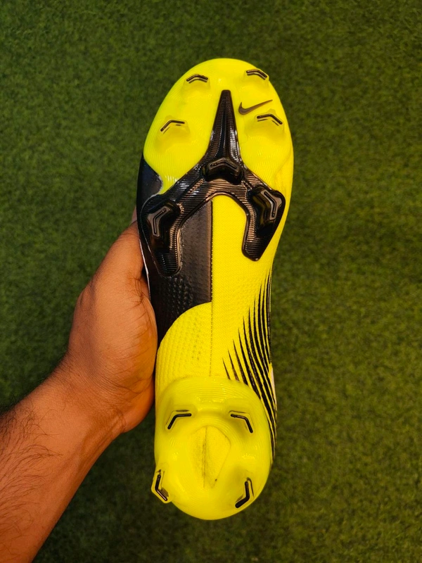 Mercurial Vapor 13 Superfly Green And Black Colour Low Ankle With Less - 8.5