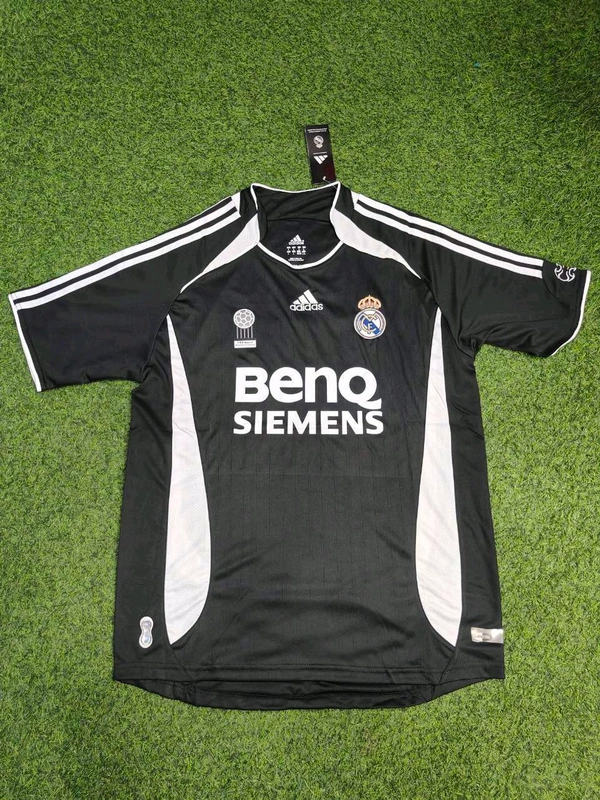 Retro Madrid 2006-07 Away Jersey - S