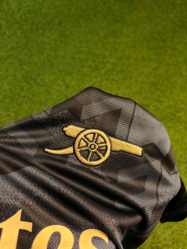Arsenal 22/23 Away Kit With Short - L