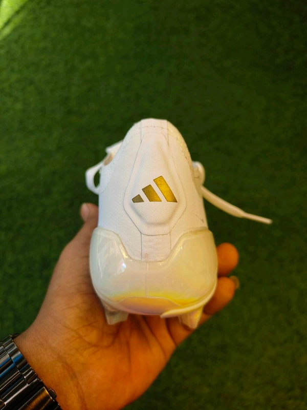 Predator Foldover Elite White And Gold Colour - 6.5