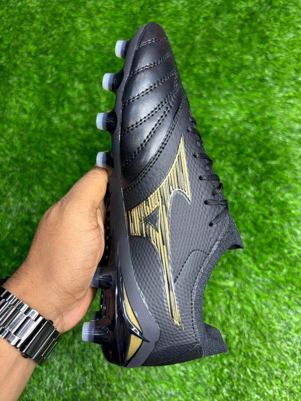 Mizuno Morelia Neo Black And Gold  With Lace - 8