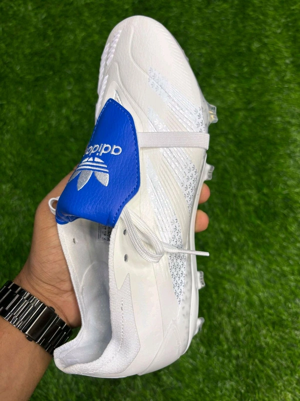 Predator Foldover Elite White And Blue FG - 6.5