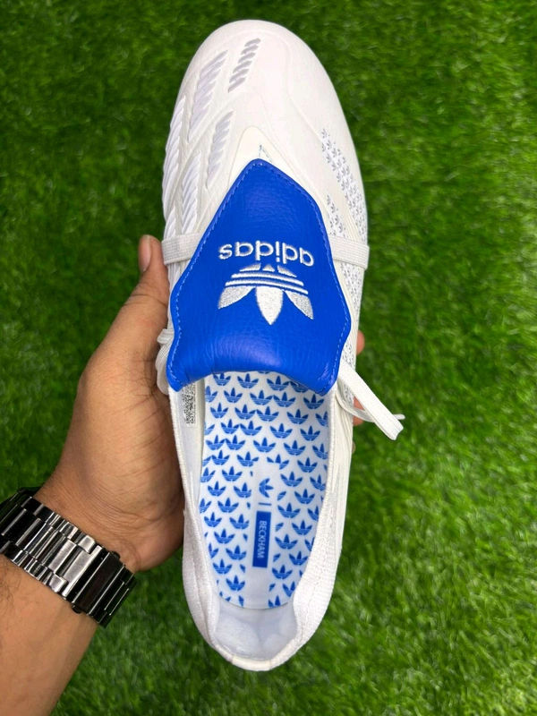 Predator Foldover Elite White And Blue FG - 6.5