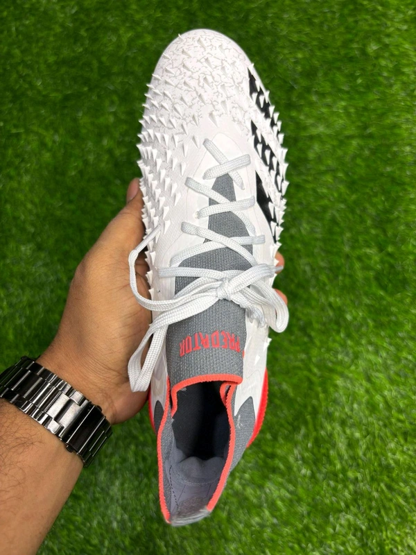 Predator Freak White High Top With Lace FG - 6.5
