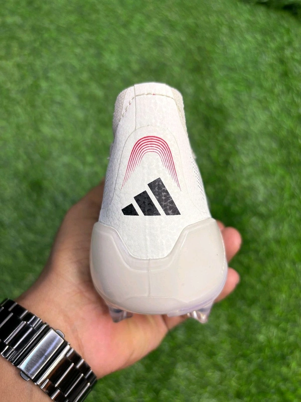 Predator Elite FG Cream Colour Without Lace - 6