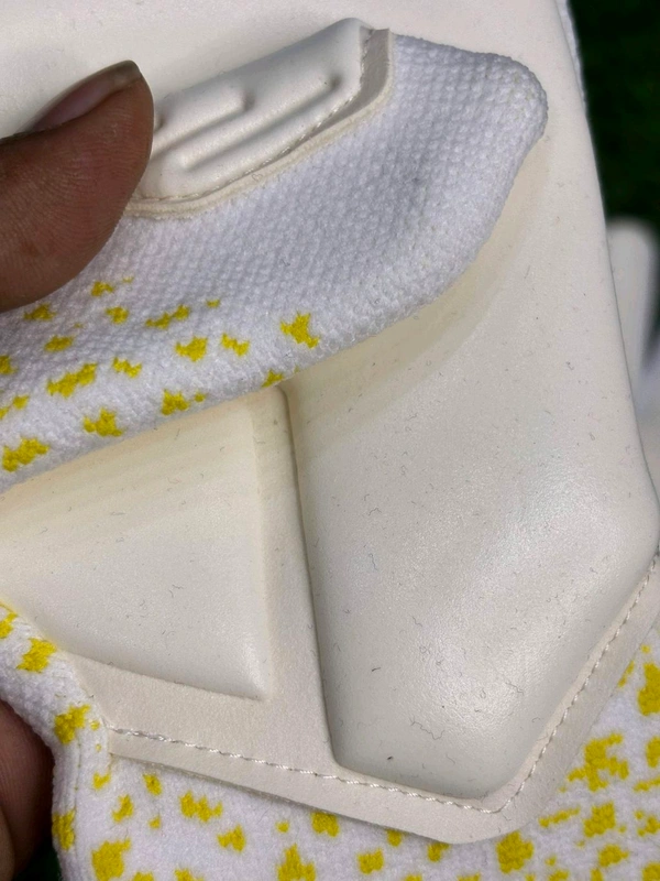 Future Ultimate White GK Gloves  - 9