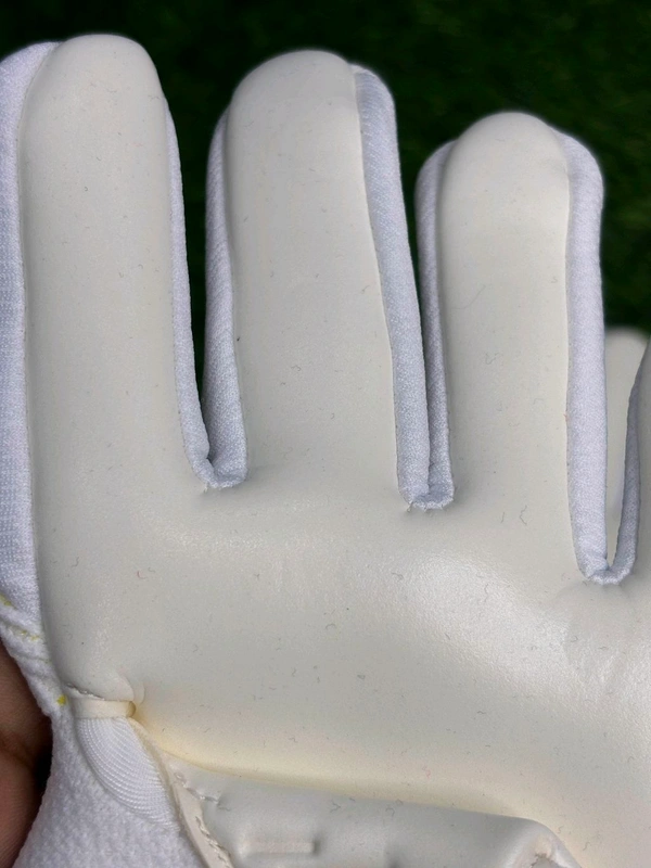 Future Ultimate White GK Gloves  - 9
