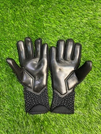 Future Ultimate Black GK Gloves  - 9