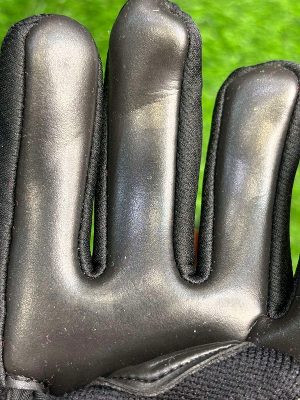 Future Ultimate Black GK Gloves  - 9