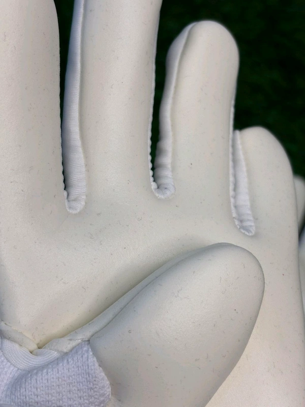 Predator White GK Gloves  - 9