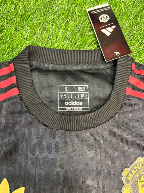 Manchester United 24/25 Pre-Match Jersey Player Edition  - L