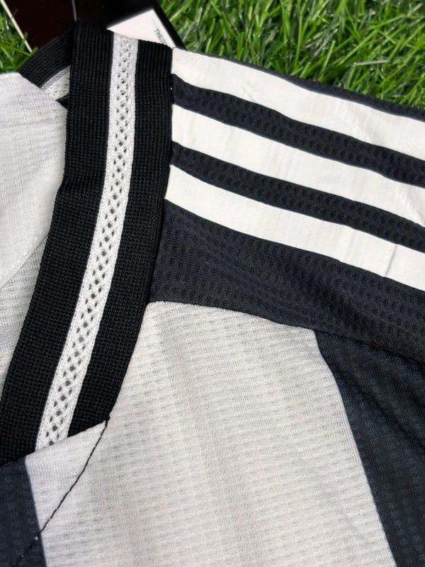 Newcastle United 24/25 Home Player Edition  - L
