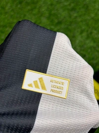Newcastle United 24/25 Home Player Edition  - L