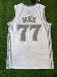 NBA Luka Doncic Dalls White - Doncic 77 - M