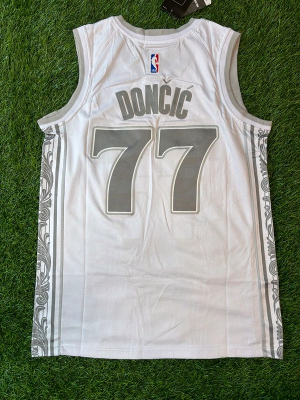 NBA Luka Doncic Dalls White - Doncic 77 - M
