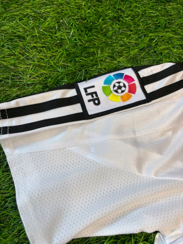 Retro Madrid 2004-05 Home Half Sleeve  - L