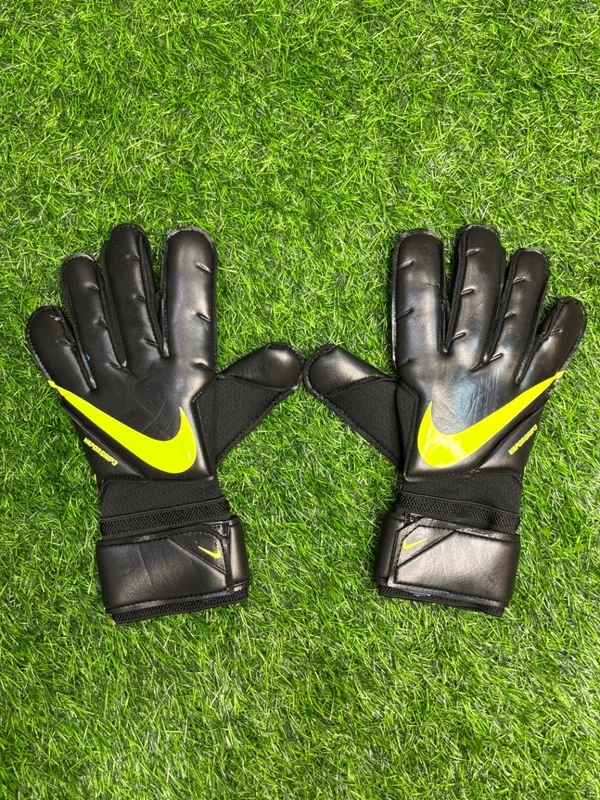Vapor Grip 3 Black & Neon Green Premium Match Gloves  - 9