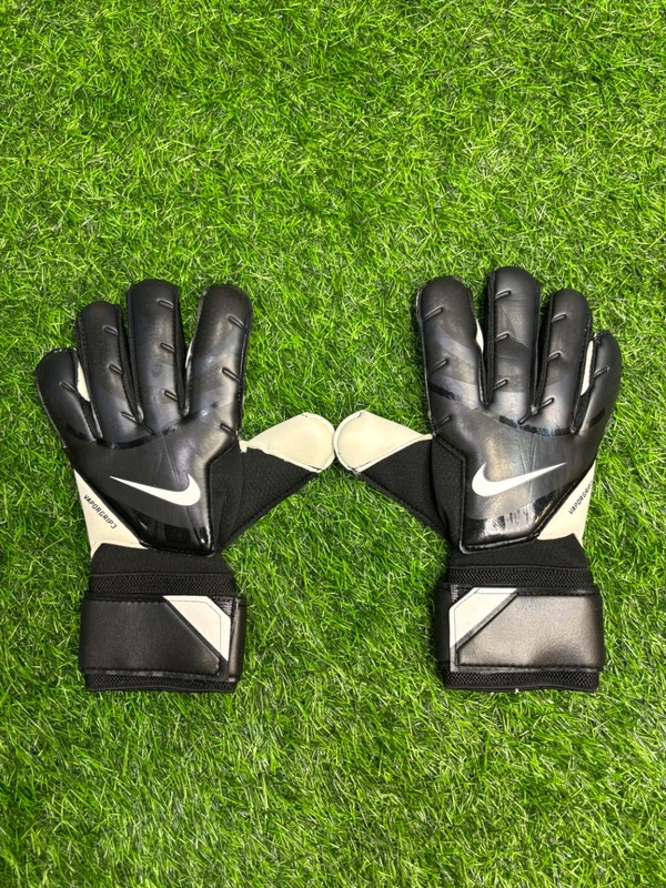 Vapor Grip 3 Black & White Premium Match Gloves  - 9