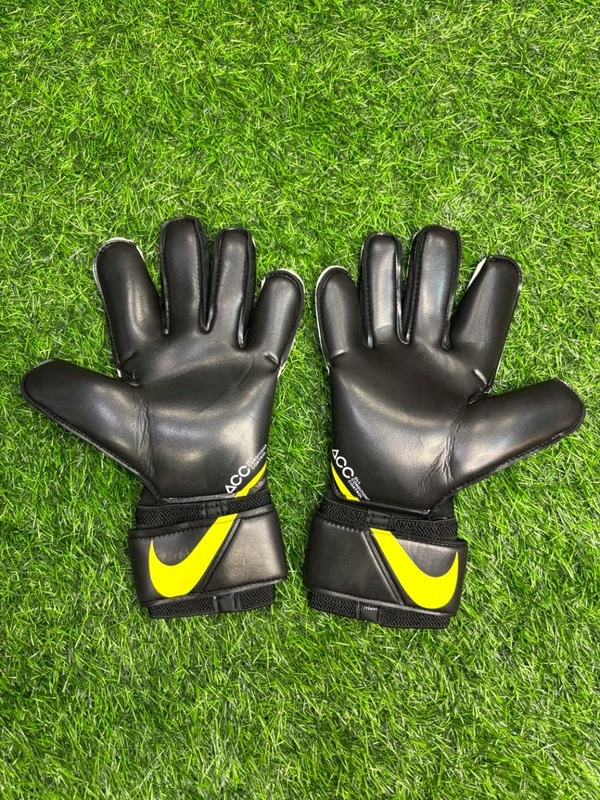 Vapor Grip 3 Yellow & Black Premium Match Gloves  - 9